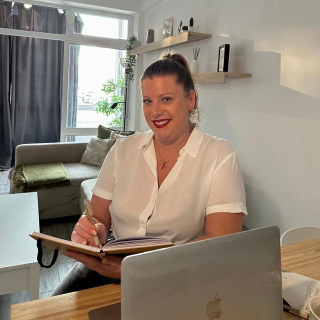 Isabel Anguas, Psicólogo Pilas