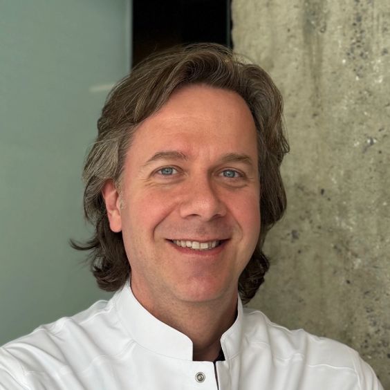 Carlos Perez Uribarri, Traumatólogo Bilbao