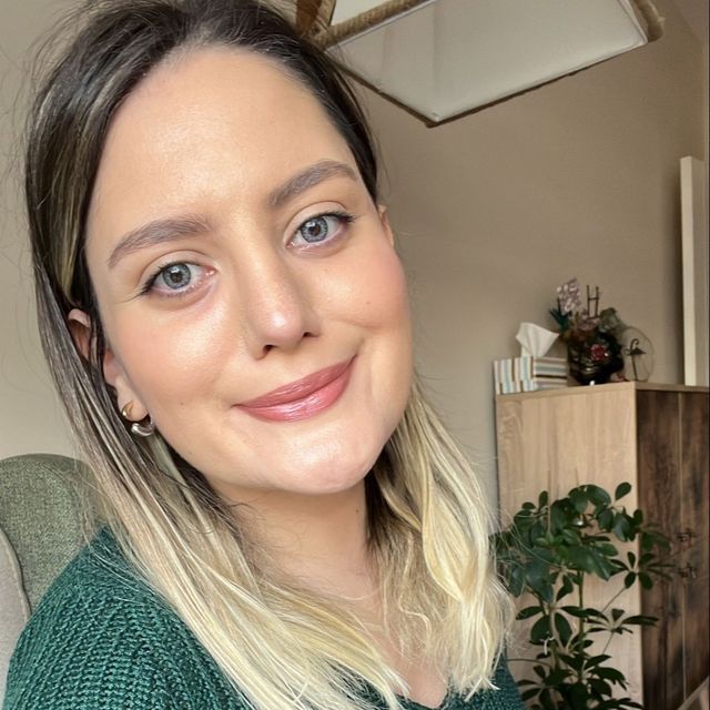 Özlem Yalçın, Psikoloji İstanbul