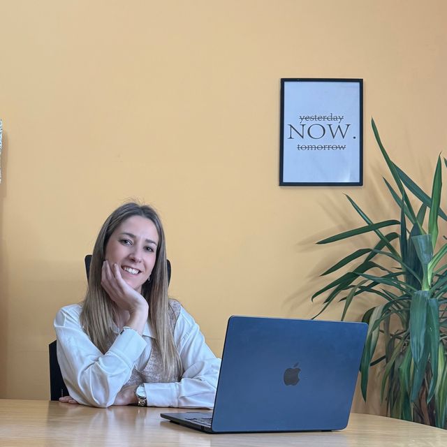 Maarlen Fernández Lobato, Psicólogo Ponferrada