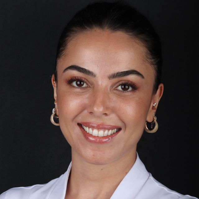 Yeliz Arslan, Protetik Diş Tedavisi Ankara