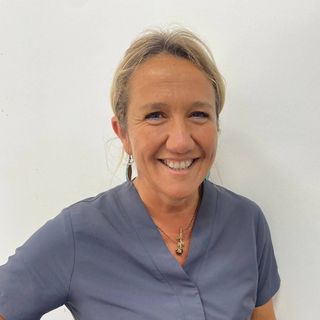 Acercar imagen: JOSEFA DOMINGUEZ MARTIN, Dentista Sevilla