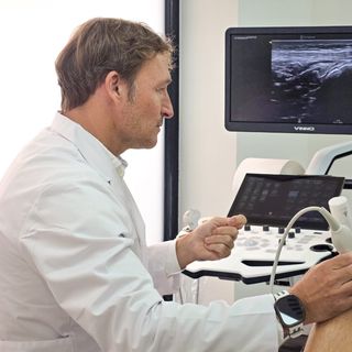 Acercar imagen: Alejandro San Martin Alvarez, Reumatólogo Alicante