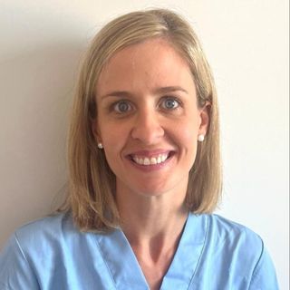 Acercar imagen: Ana López López, Cirujano oral y maxilofacial Madrid