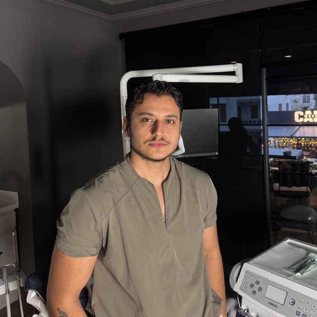 Orkun Keleş, Diş Hekimi Antalya