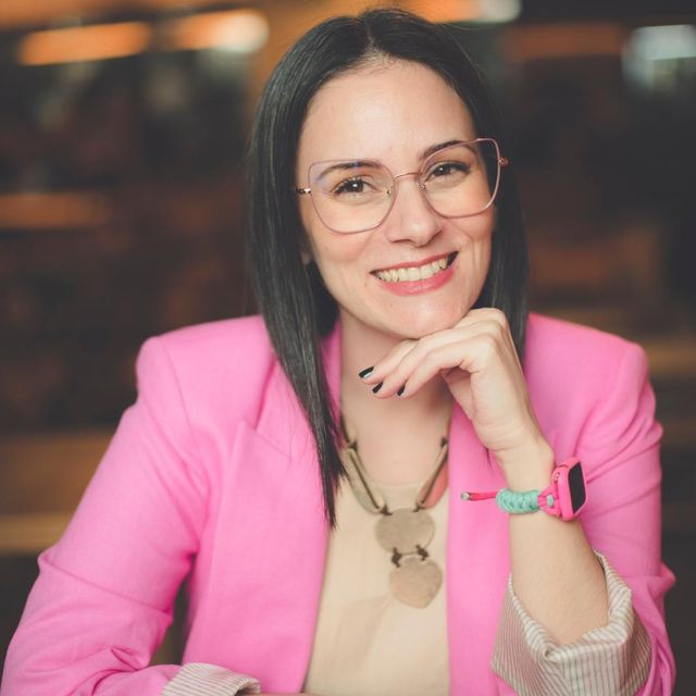 Leticia Ruiz Vega, Psicólogo Gines