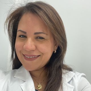 Acercar imagen: Sandra Hurtado Farreras, Médico estético Valladolid