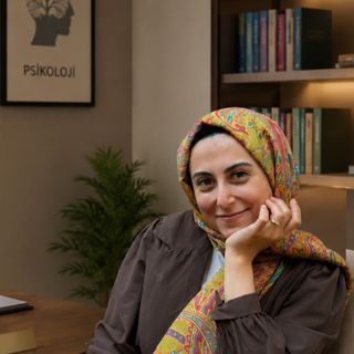 Feyza Sümbül Akyüz, Psikoloji İstanbul