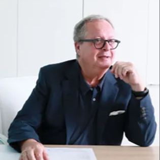 Ingrandire l'immagine: Giuseppe Losasso, chirurgo estetico Udine