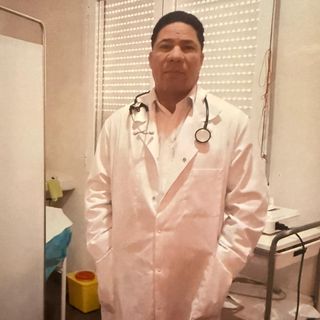 Acercar imagen: Fernando Arturo Reynoso, Médico estético Úbeda