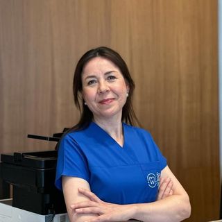 Resmi büyüt: Ayşegül Onuşluel, Diş Hekimi İzmir