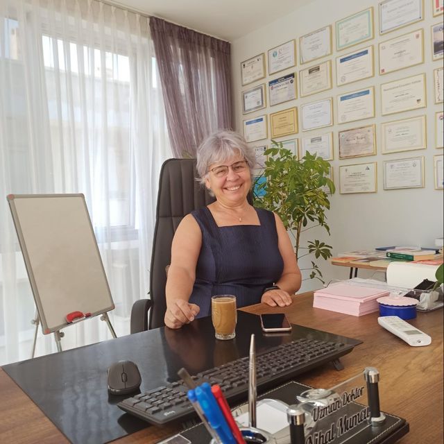 Nihal Mumcu, Psikiyatri İzmir