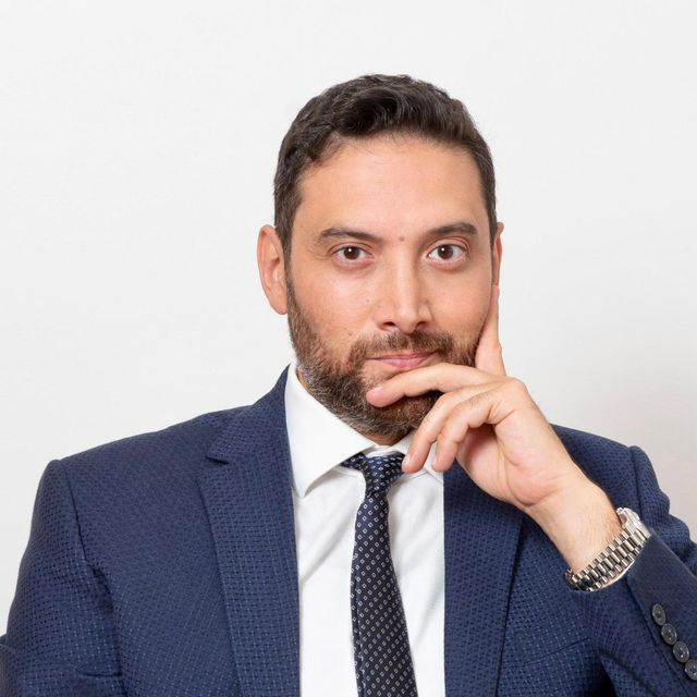 İsmail Küçüker, Plastik Rekonstrüktif Ve Estetik Cerrahi İstanbul