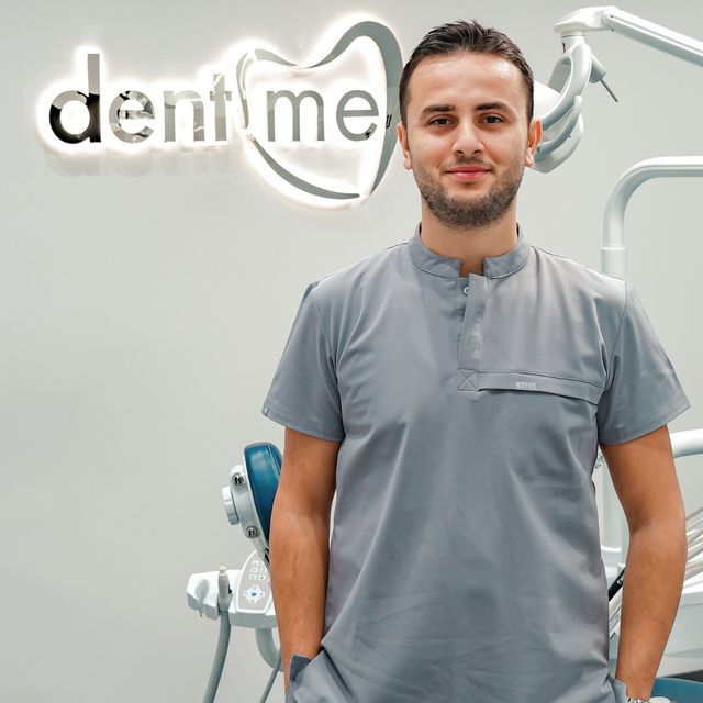 Mustafa Altıntaş, Diş Hekimi İzmir