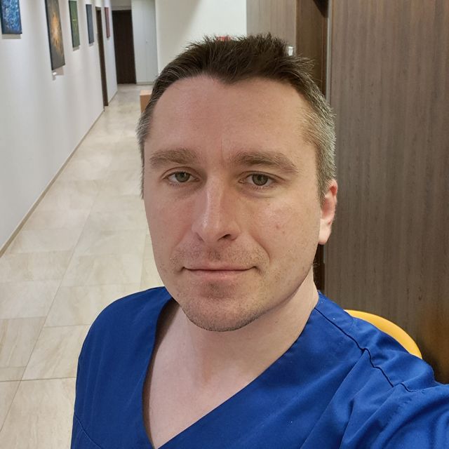 Aliaksandr Muzychka, zubař Praha