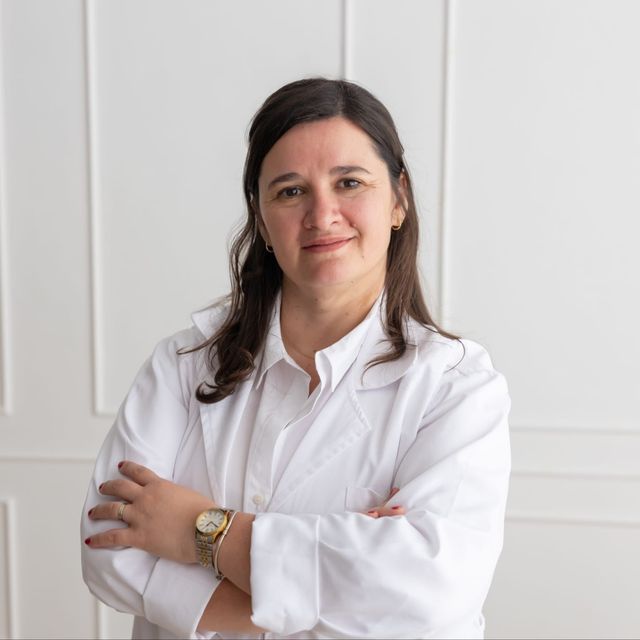 Luciana Niz, Médico general Oviedo