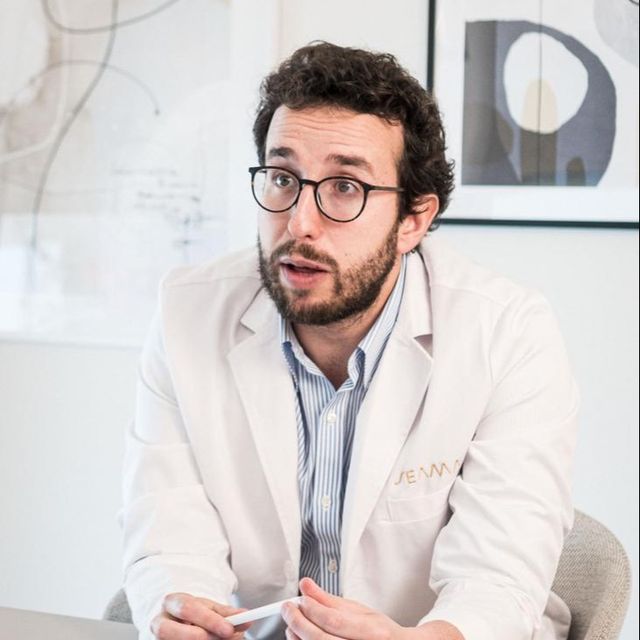 Gonzalo Martínez Magide, Cirujano plástico Málaga
