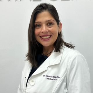 Acercar imagen: Alejandra Pulido, Dentista Esplugues de Llobregat