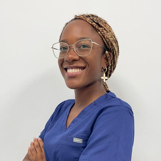 Elizabeth Tekasala Obama, Podólogo Valencia