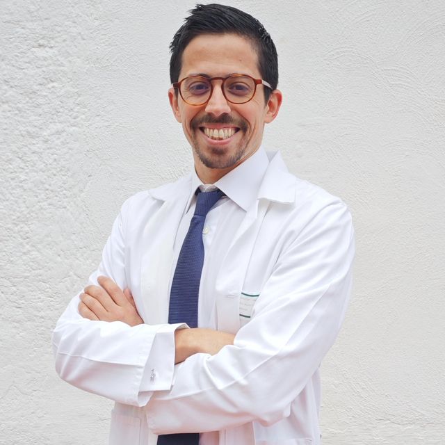 Cristóbal Díaz Molina, Cirujano plástico Granada