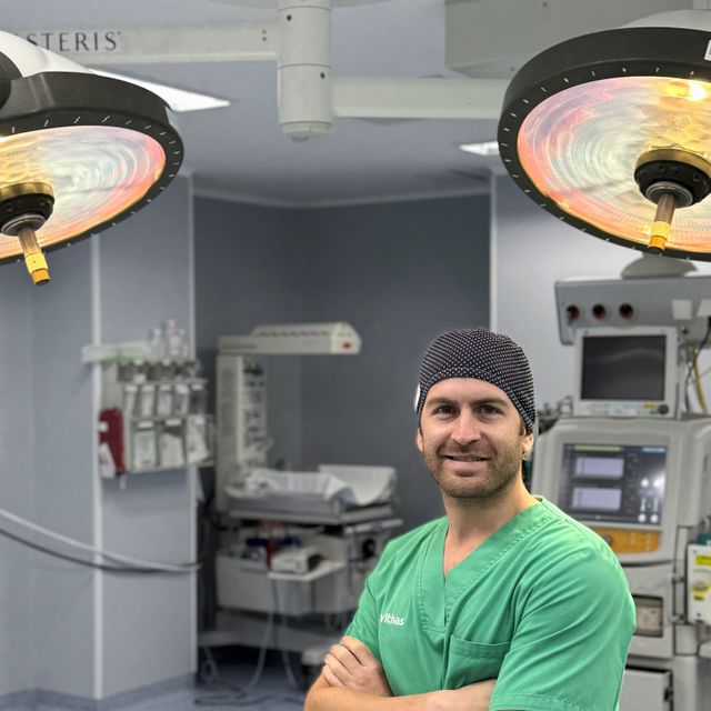 Arturo Díaz Suárez-Bárcena, Cirujano plástico Sevilla