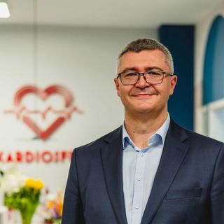 Powiększ obraz: Paweł Życiński, kardiolog Poddębice