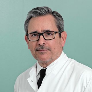 Acercar imagen: Emilio Julve Villalta, Urólogo Málaga