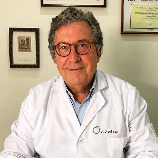 Félix Gómez-Guillamón y Arrabal, Internista Málaga