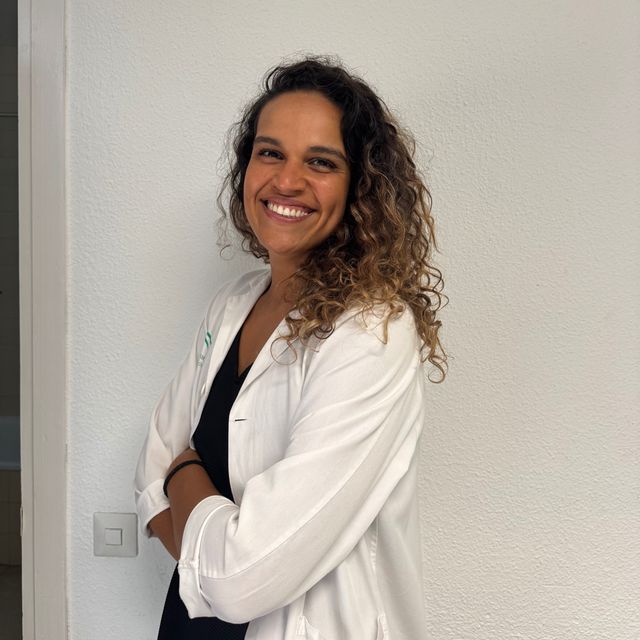 Salma Al Fazazi, Reumatólogo Málaga