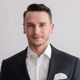 Powiększ obraz: Wiktor Pascal, chirurg plastyczny Warszawa