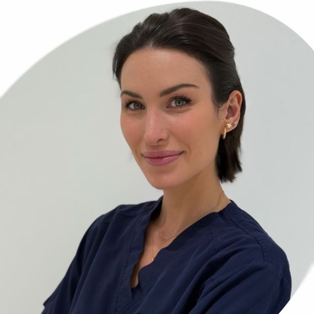 Celia Sánchez Gallego-Albertos, Cirujano oral y maxilofacial Madrid
