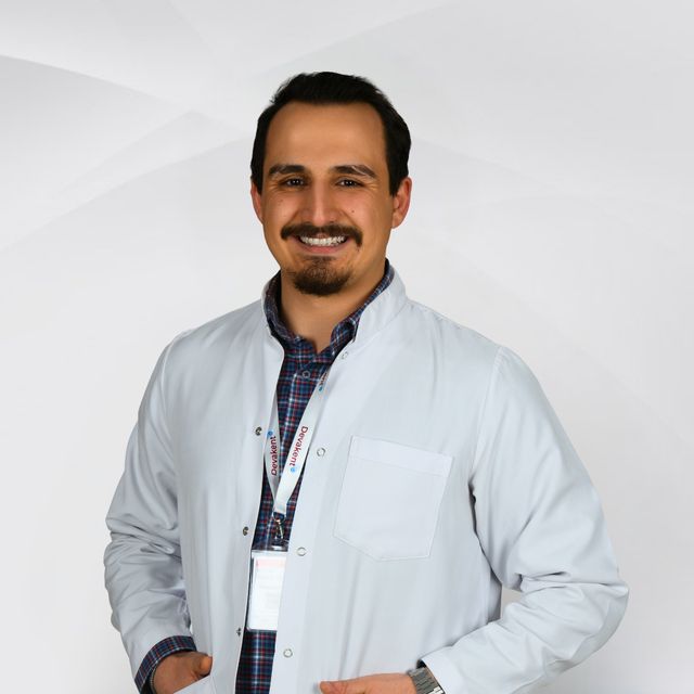 Hüseyin Muzaç, Diş Hekimi Selçuklu