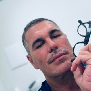 Ingrandire l'immagine: Sergio Montes, chirurgo plastico Varese