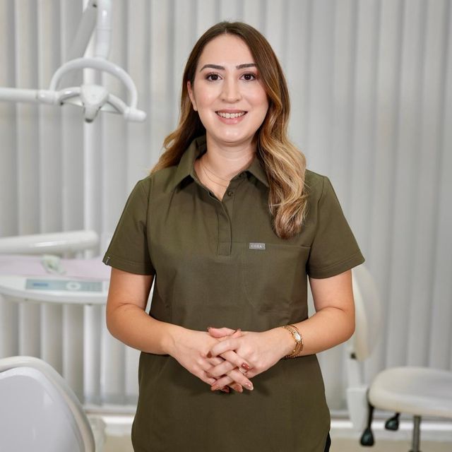 Ezgi Ulamış Ercan, Diş Hekimi Karşıyaka