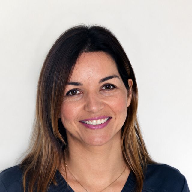 Lorena Alvarez, Dentista Dos Hermanas