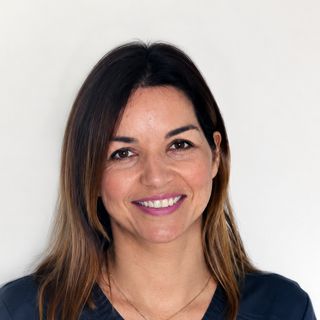 Lorena Alvarez, Dentista Dos Hermanas