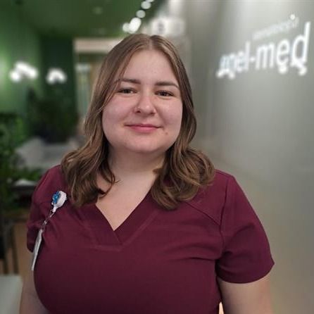 Ivanna Vepriichuk , higienistka/higienista stomatologiczny Warszawa