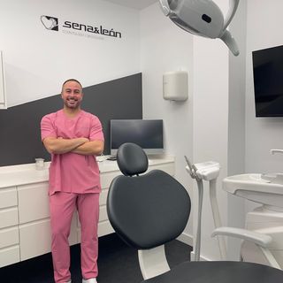 Juan José Sena León, Dentista Tarifa