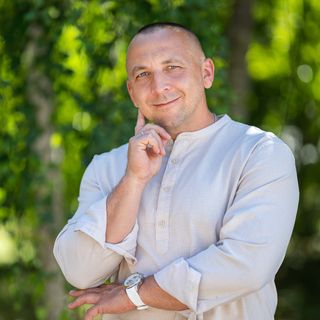 Powiększ obraz: Paweł Sutowicz, psychoterapeuta Masłów Pierwszy