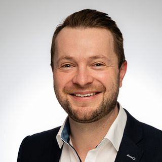 Bild vergrößern: Marc Bethke, Zahnarzt Langen