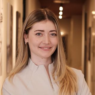 Ezgi Göler, Diş Hekimi İzmir