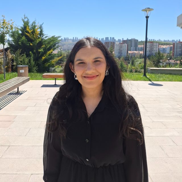 Feyza Nur Sarı