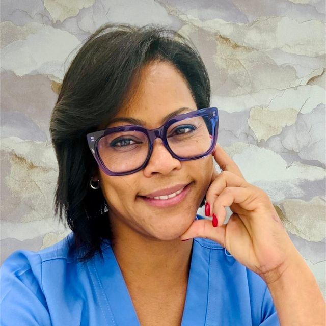 Mirna Alejandrina Lara, Médico general Adeje
