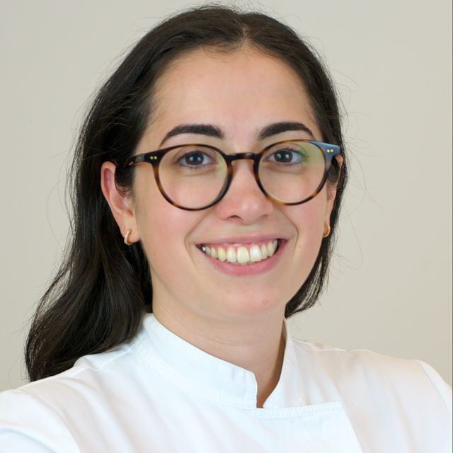 Lory Abrahamian, Dentista Barcelona