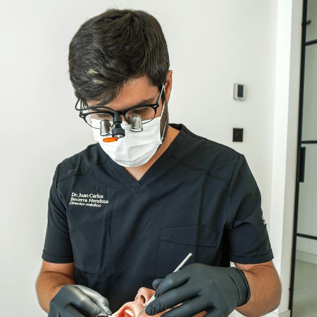 Juan Carlos Becerra Mendoza, Dentista Costa Teguise