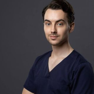 Powiększ obraz: Michał Łata, lekarz wykonujący zabiegi medycyny estetycznej Warszawa