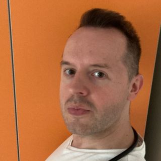 Powiększ obraz: Michał Jakubaszek, reumatolog Warszawa