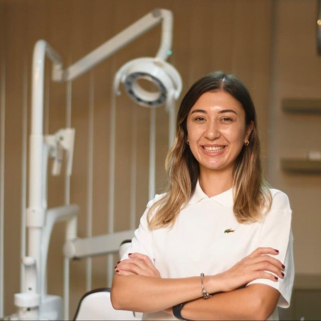 Hazal Cankurt Aras, Ağız Diş Ve Çene Cerrahisi İzmir