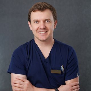 Powiększ obraz: Bartosz Jan Grzechulski, chirurg Poznań