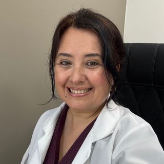 Semra Gülsever, Diş Hekimi Balıkesir